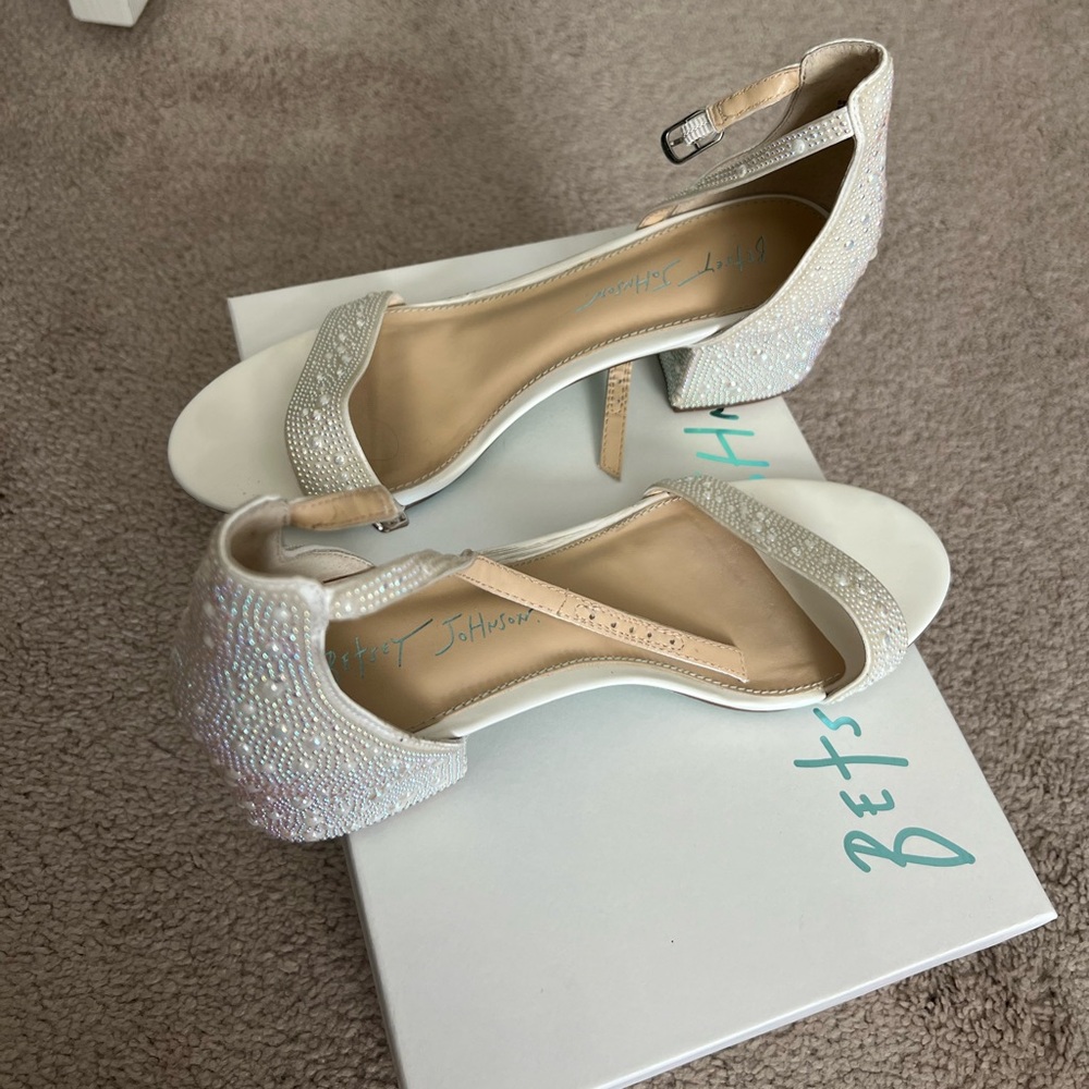 Betsey Johnson Mari white wedding shoes - Picture 5 of 10